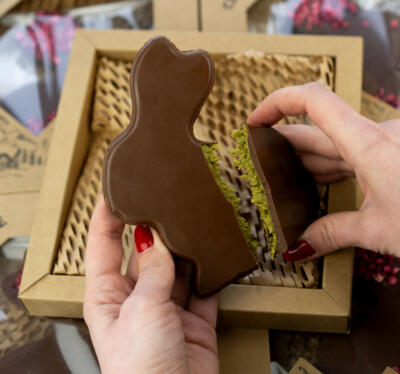 Czekolada dubajska zając - mleczna z pistacjami